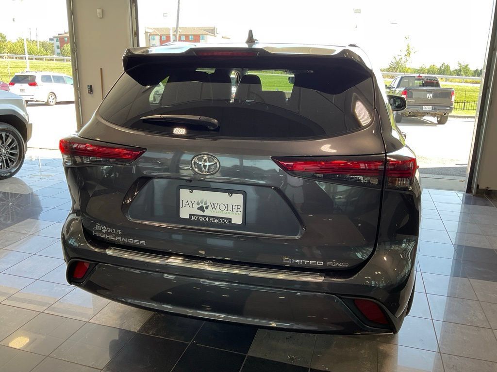 Used 2020 Toyota Highlander Limited w/ Protection Package #3 AWD/4WD image 5