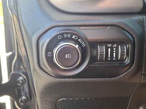 Used 2021 Jeep Wrangler Unlimited Sport AWD/4WD image 16