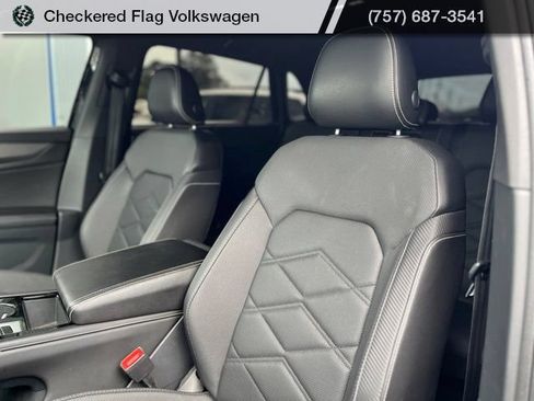 Used 2024 Volkswagen Atlas Cross Sport SE AWD/4WD image 21