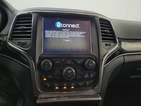 Used 2018 Jeep Grand Cherokee Trailhawk w/ Trailhawk Luxury Group AWD/4WD image 19