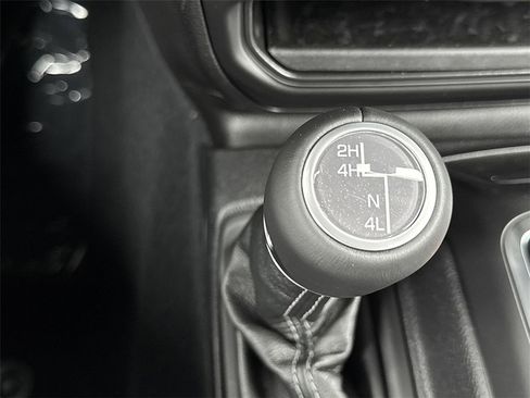 New 2025 Jeep Gladiator High Tide image 12