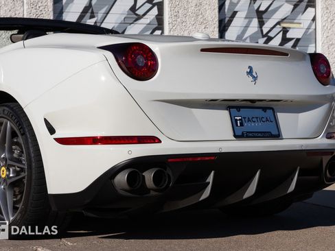 Used 2015 Ferrari California T image 12
