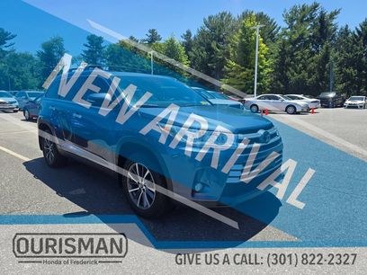 Used 2019 Toyota Highlander XLE w/ Carpet Mat Package (TMS)