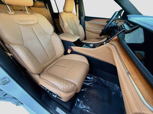 Used 2022 Jeep Grand Cherokee Summit AWD/4WD image 14