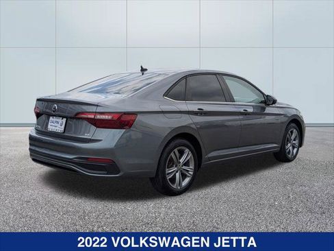 Certified 2022 Volkswagen Jetta SE w/ Panoramic Sunroof Package FWD image 5