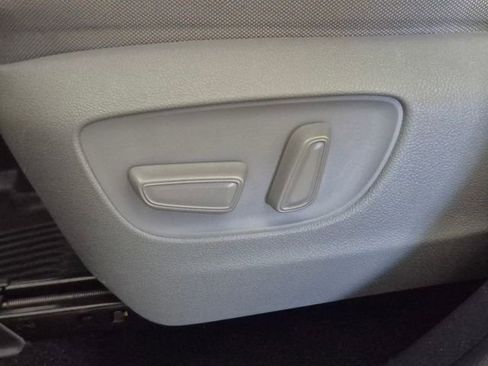 Used 2023 Toyota Highlander L image 15