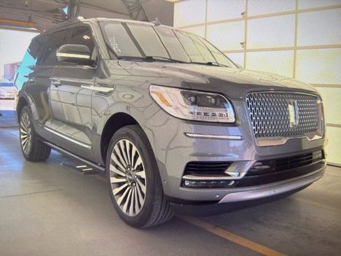 Used 2021 Lincoln Navigator Reserve image 1