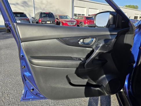 Used 2020 Nissan Rogue SL image 12