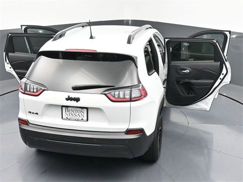 Used 2023 Jeep Cherokee Altitude Lux image 44