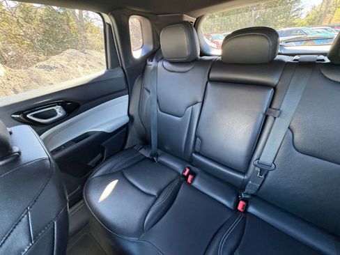 Used 2025 Jeep Compass Limited image 37