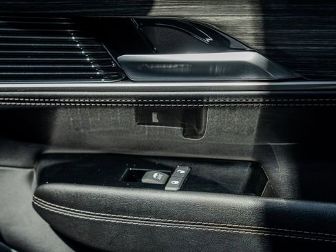 Used 2024 Jeep Wagoneer L Series II w/ Flexible Seating Group image 15