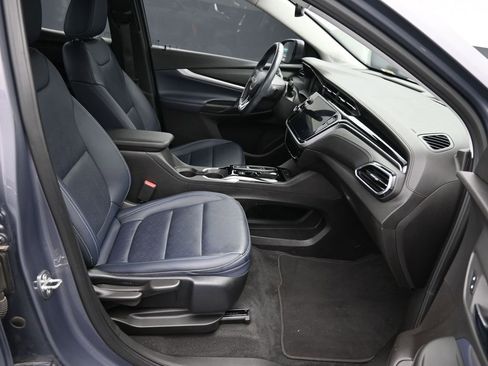 Used 2022 Chevrolet Bolt EUV LT w/ Convenience Package image 39