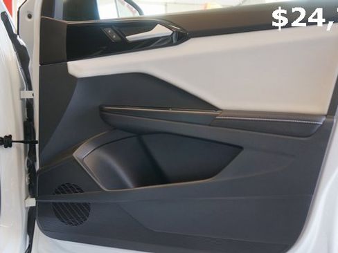 Certified 2025 Volkswagen Taos S image 63