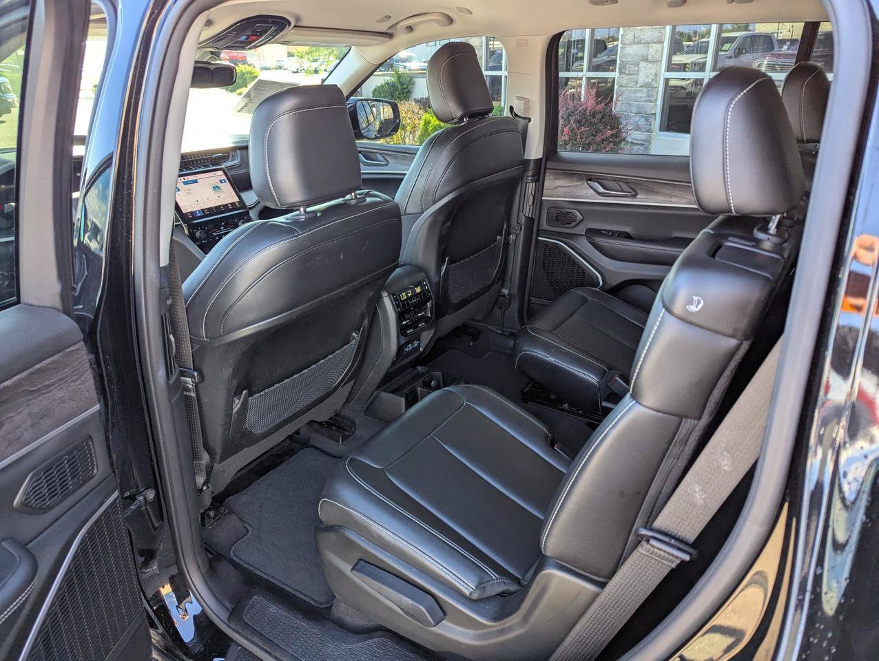 Used 2023 Jeep Grand Cherokee L Limited w/ Trailer Tow Group (B) AWD/4WD image 24