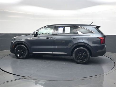 Used 2023 Kia Sorento LX image 7