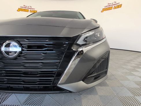 Used 2023 Nissan Altima 2.5 SV w/ SV Premium Package FWD image 10