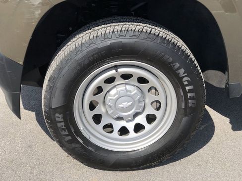 Used 2024 Chevrolet Colorado W/T image 2