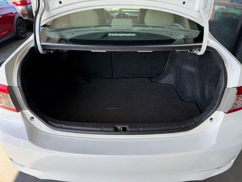 Used 2013 Toyota Corolla LE image 33