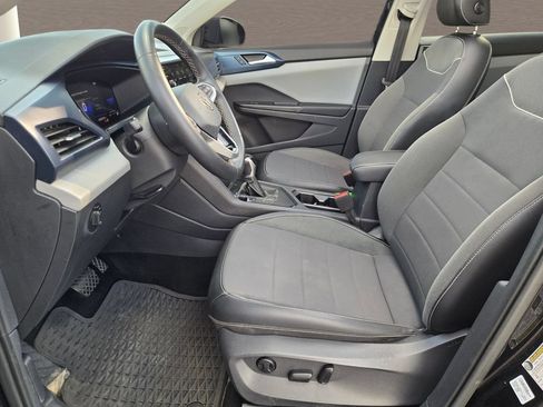 Used 2023 Volkswagen Taos SE w/ Panoramic Sunroof Package FWD image 22