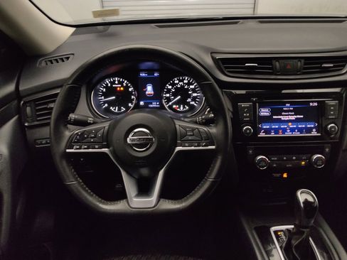 Used 2020 Nissan Rogue SV FWD image 22