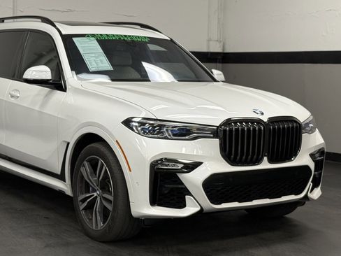Used 2021 BMW X7 M50i w/ Dynamic Handling Package image 3