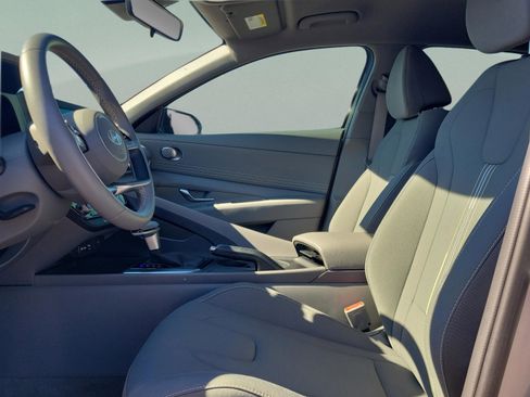 Used 2025 Hyundai Elantra Sport image 19