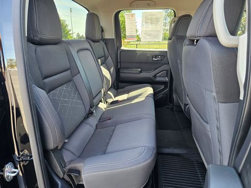 Used 2025 Nissan Frontier SV AWD/4WD image 12