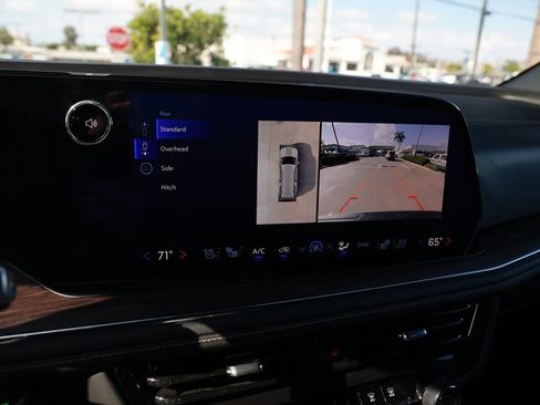 Used 2025 Chevrolet Suburban Premier image 20