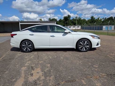 Used 2022 Nissan Altima 2.5 SV FWD image 3