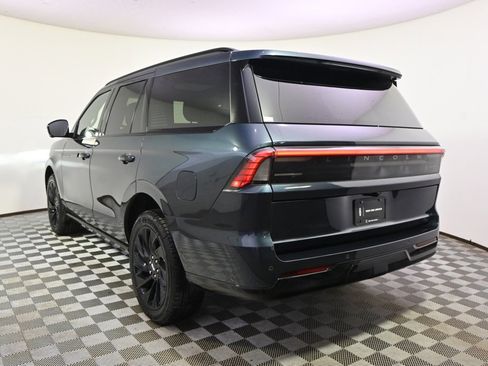 New 2025 Lincoln Navigator Reserve w/ Jet Appearance Package image 4