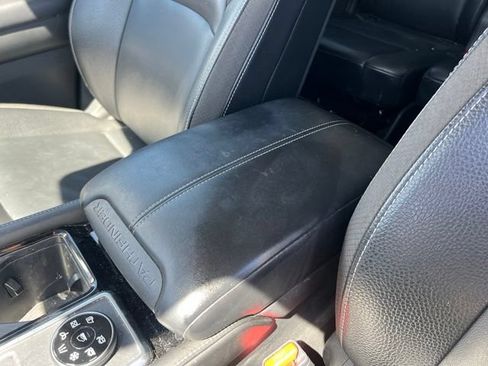 Used 2024 Nissan Pathfinder SL AWD/4WD image 33
