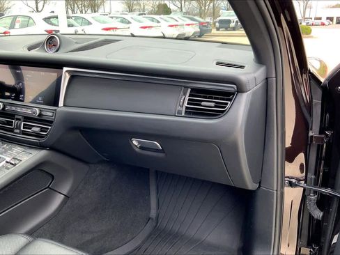 Used 2021 Porsche Macan S image 18