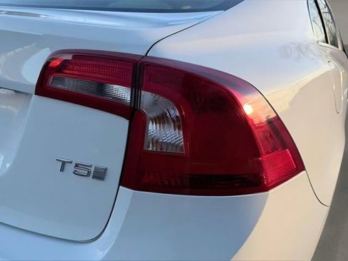 Used 2017 Volvo S60 T5 Inscription image 13