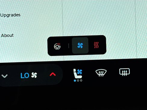 Used 2025 Rivian R1S Adventure image 24