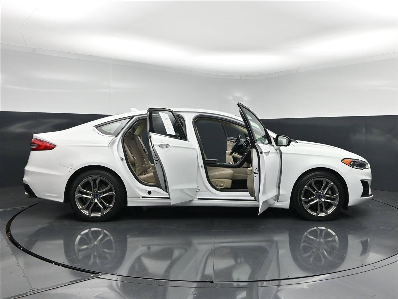 Used 2020 Ford Fusion SEL FWD image 31
