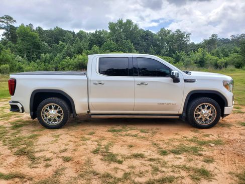 Used 2019 GMC Sierra 1500 Denali w/ Technology Package AWD/4WD image 12