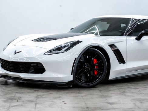 Used 2017 Chevrolet Corvette Z06 image 2