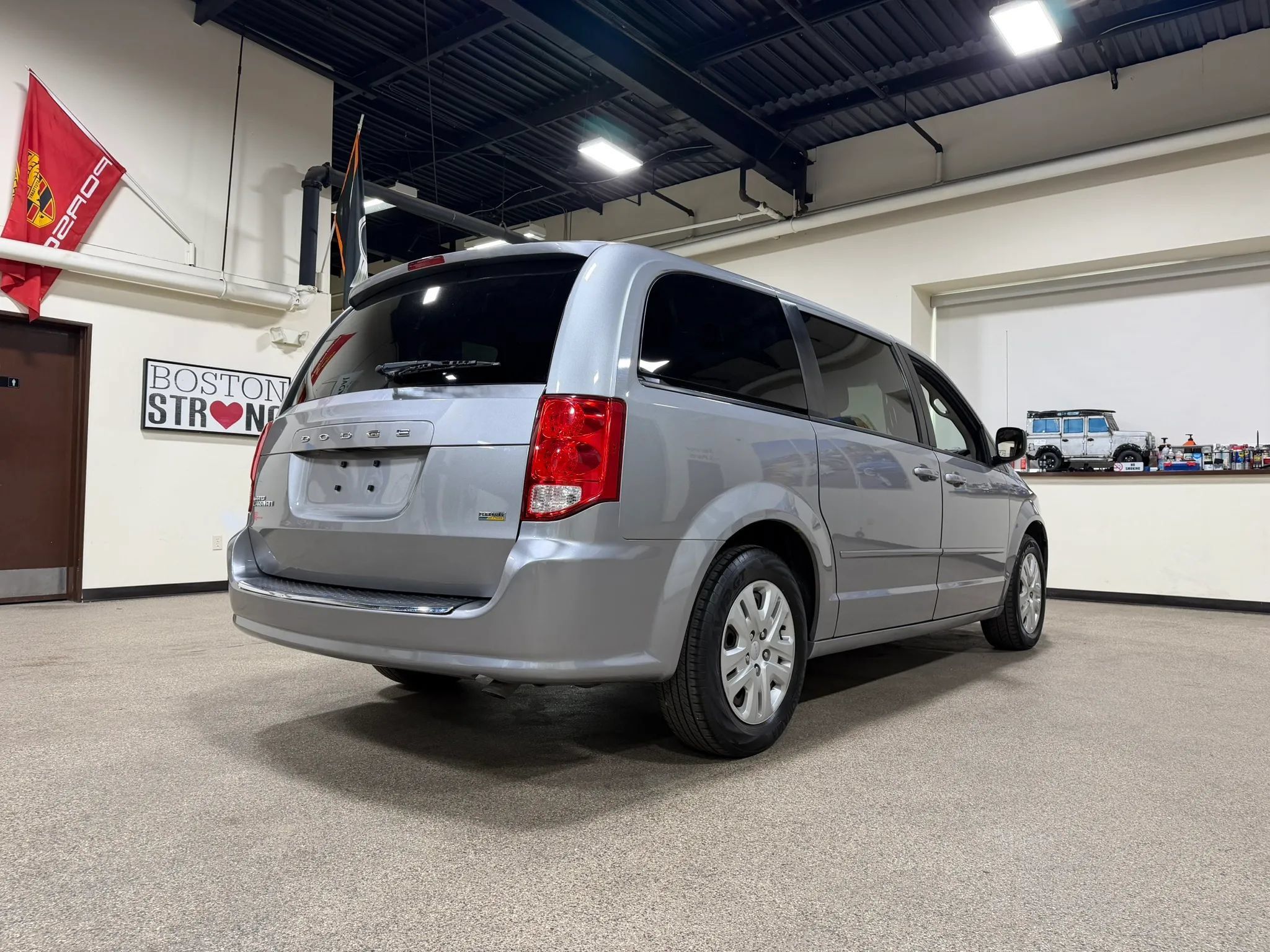 Used 2017 Dodge Grand Caravan SE FWD image 7