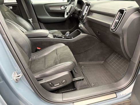 Used 2022 Volvo XC40 T5 R-Design w/ Advanced Package image 13