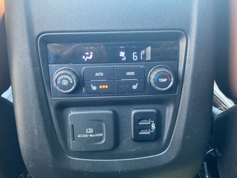 Used 2018 Buick Enclave Avenir w/ Avenir Technology Package AWD/4WD image 29