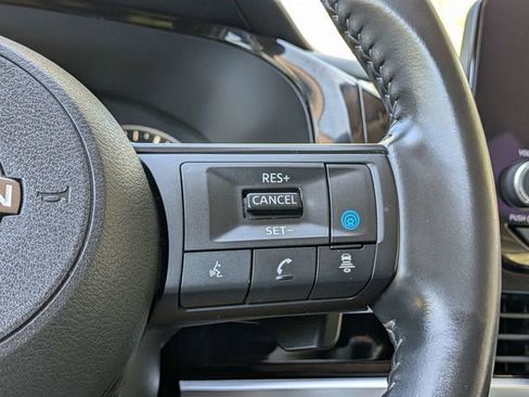 Used 2025 Nissan Pathfinder SV FWD image 28