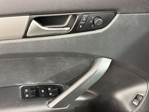 Used 2014 Volkswagen Passat 2.5 S FWD image 21