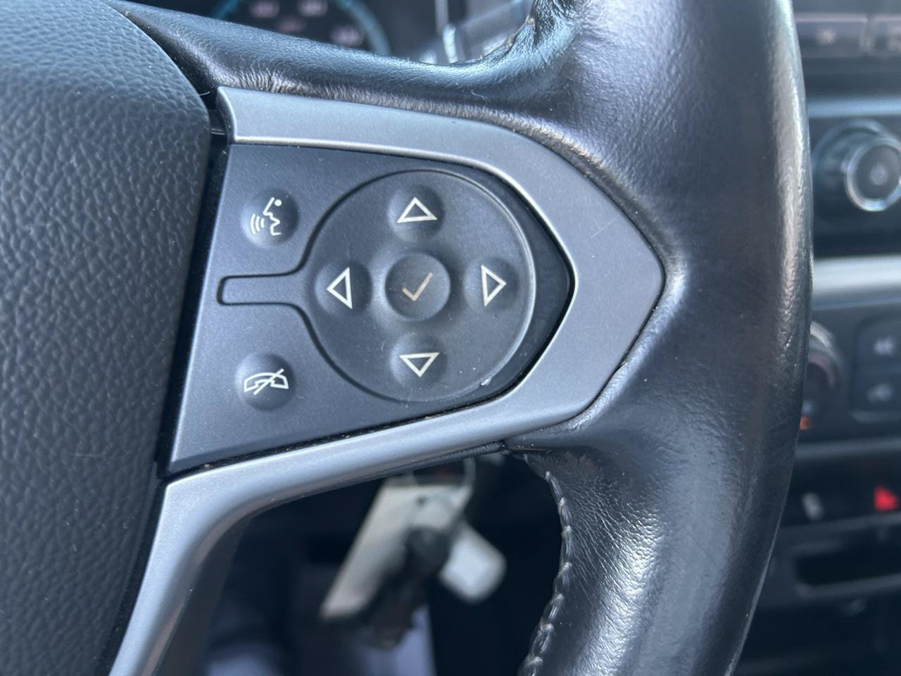 Used 2018 Chevrolet Colorado LT w/ Luxury Package, Chrome AWD/4WD image 18