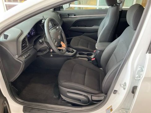 Used 2020 Hyundai Elantra SEL w/ Cargo Package (C1) FWD image 2