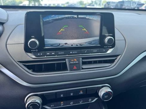 Used 2022 Nissan Altima 2.5 S FWD image 13