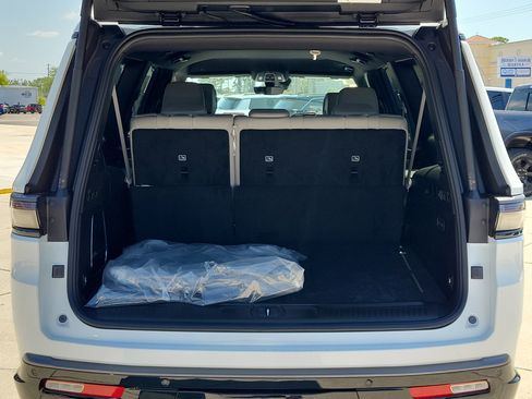 New 2026 Jeep Grand Wagoneer L Limited AWD/4WD image 10
