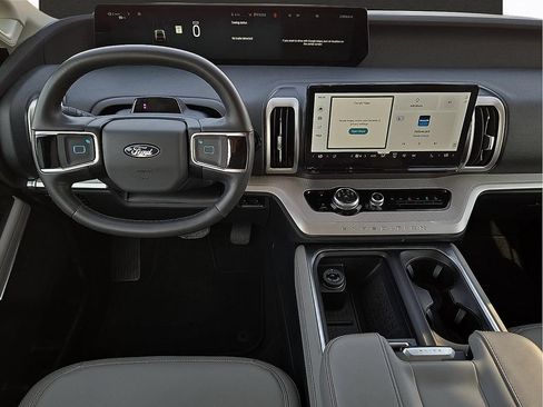 Used 2025 Ford Expedition Active AWD/4WD image 12