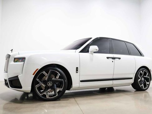 Used 2025 Rolls-Royce Cullinan Black Badge AWD/4WD image 2