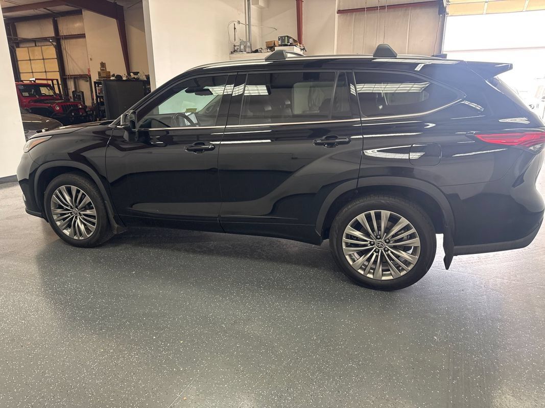 Used 2021 Toyota Highlander Platinum AWD/4WD image 7