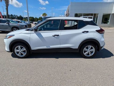 New 2025 Nissan Kicks Play S FWD image 6